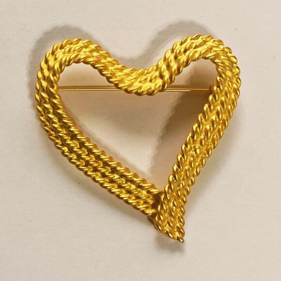 Heart-Shaped Brooch - Picture 2 of 4